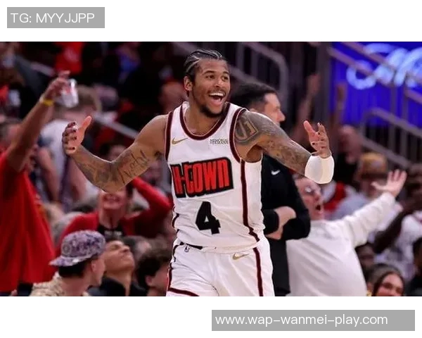 小牛队与火箭队激战正酣NBA赛场精彩对决引发球迷热议